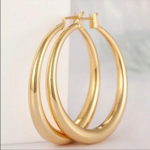 Elegant 18k Gold Plated Round Hoop Earrings - Picture 2 of 3